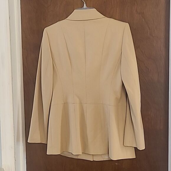 Size 8 Worth Petite Tan Tailored Blazer - Picture 8 of 9